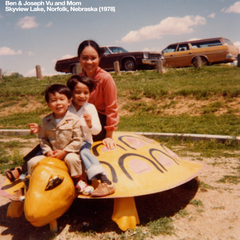 BenVu_family_SkyviewLake_NorfolkNebraska1978sm
